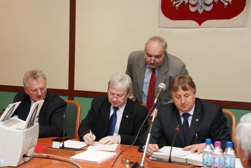 Prezydencka propozycja zmian budżetu na ten rok została przyjęta.